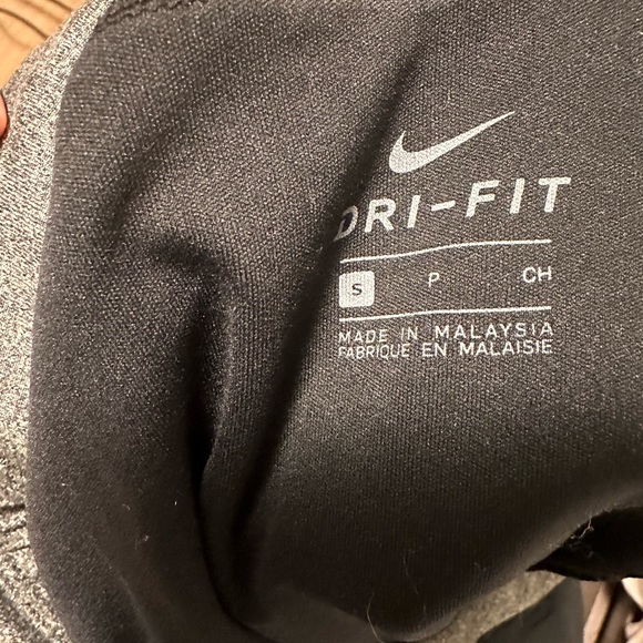 🌺2 for $50🌺 Nike shorts with pocket - Picture 5 of 5